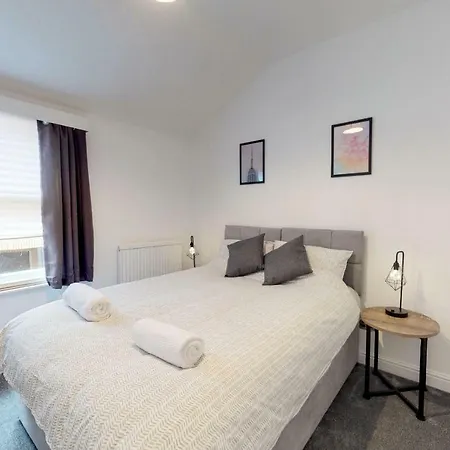Sea View Apartment, *
